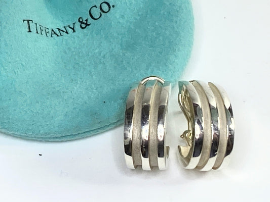 Tiffany & Co. 1995 Atlas Sterling Grooved Large Cuff Omega Back Earrings JR9727