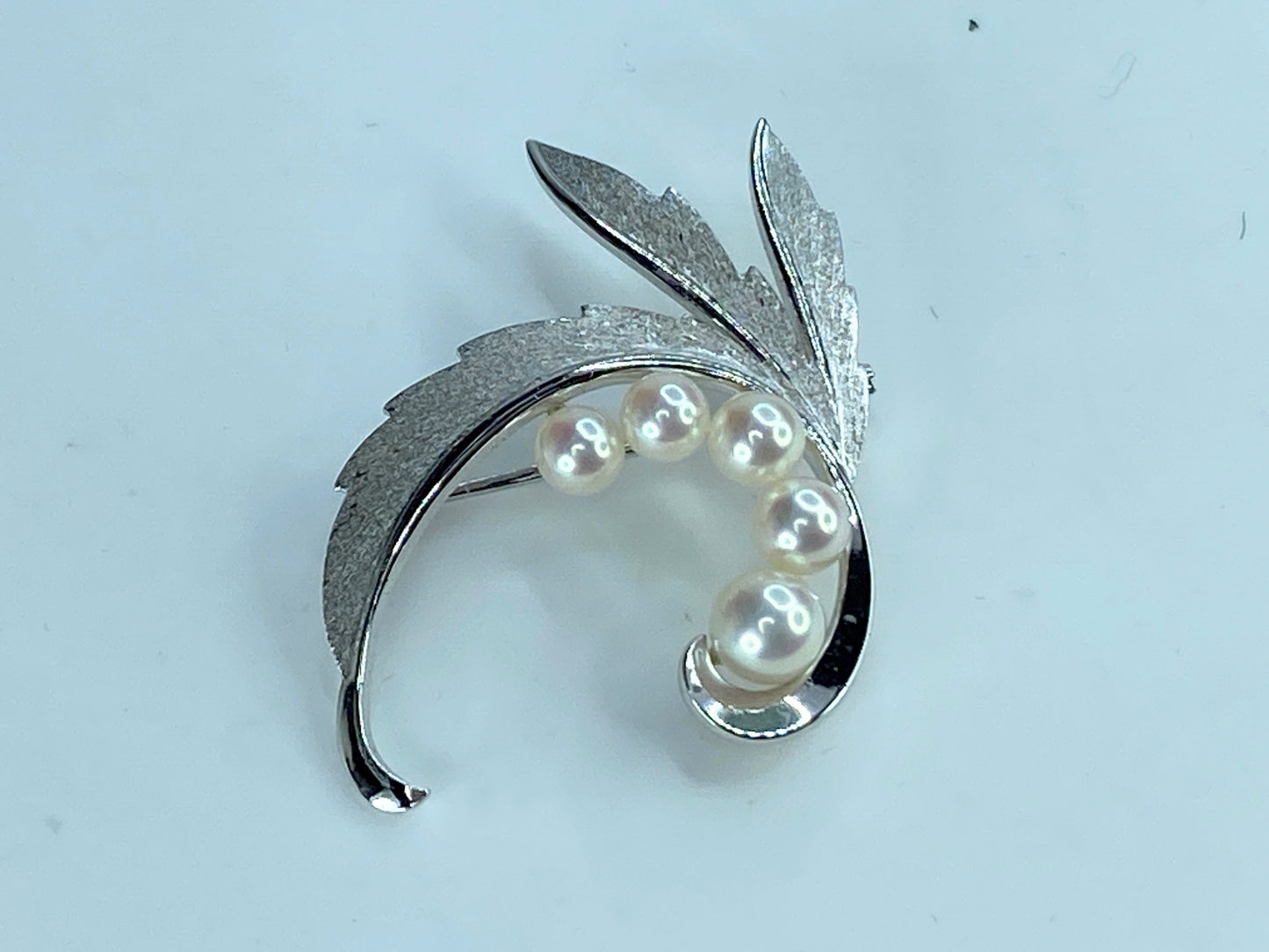 Mikimoto Akoya Pearl Brooch Pin Sterling Silver 6.10 mm 5.6g 1 5/8" JR254