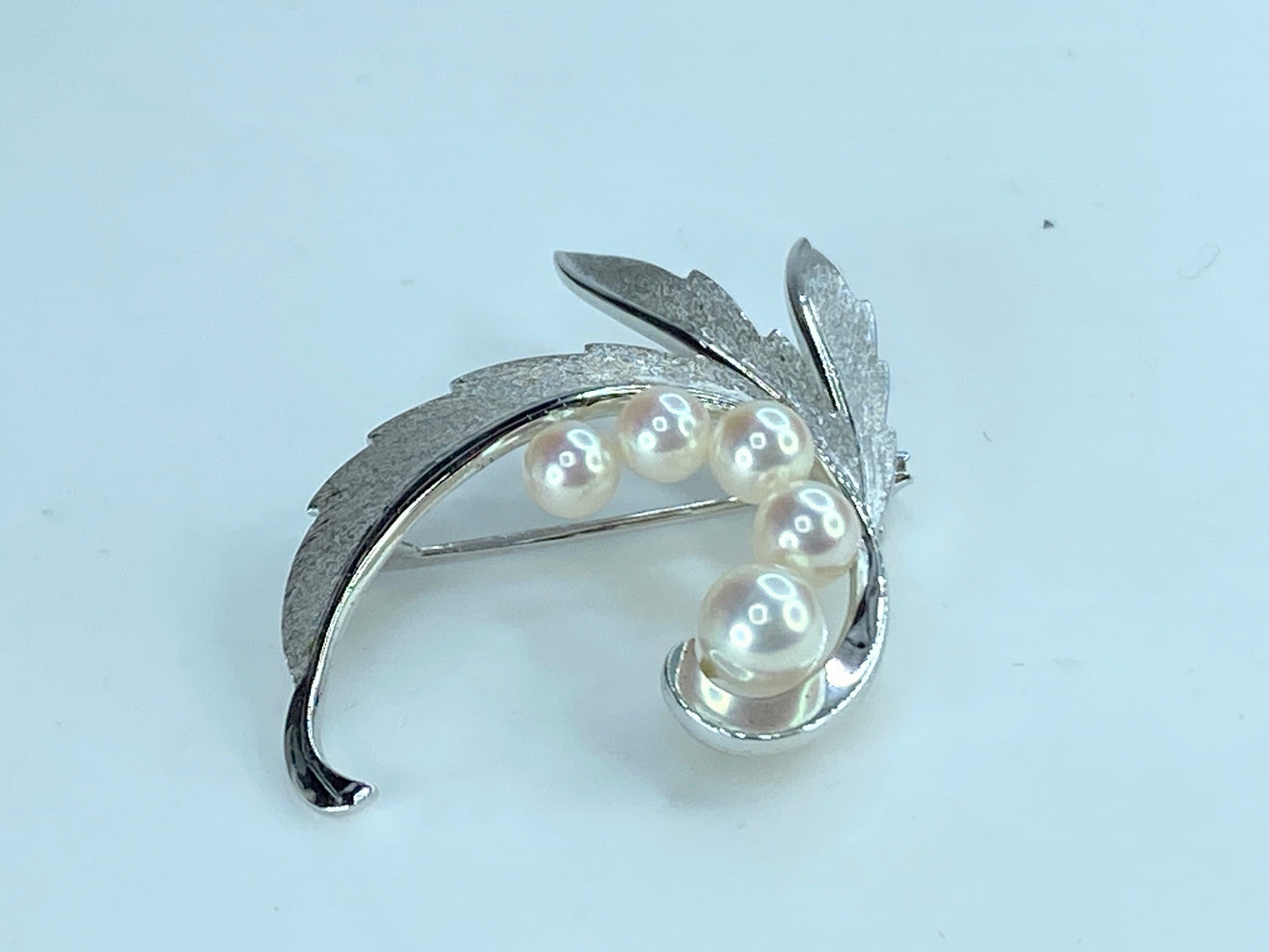 Mikimoto Akoya Pearl Brooch Pin Sterling Silver 6.10 mm 5.6g 1 5/8" JR254