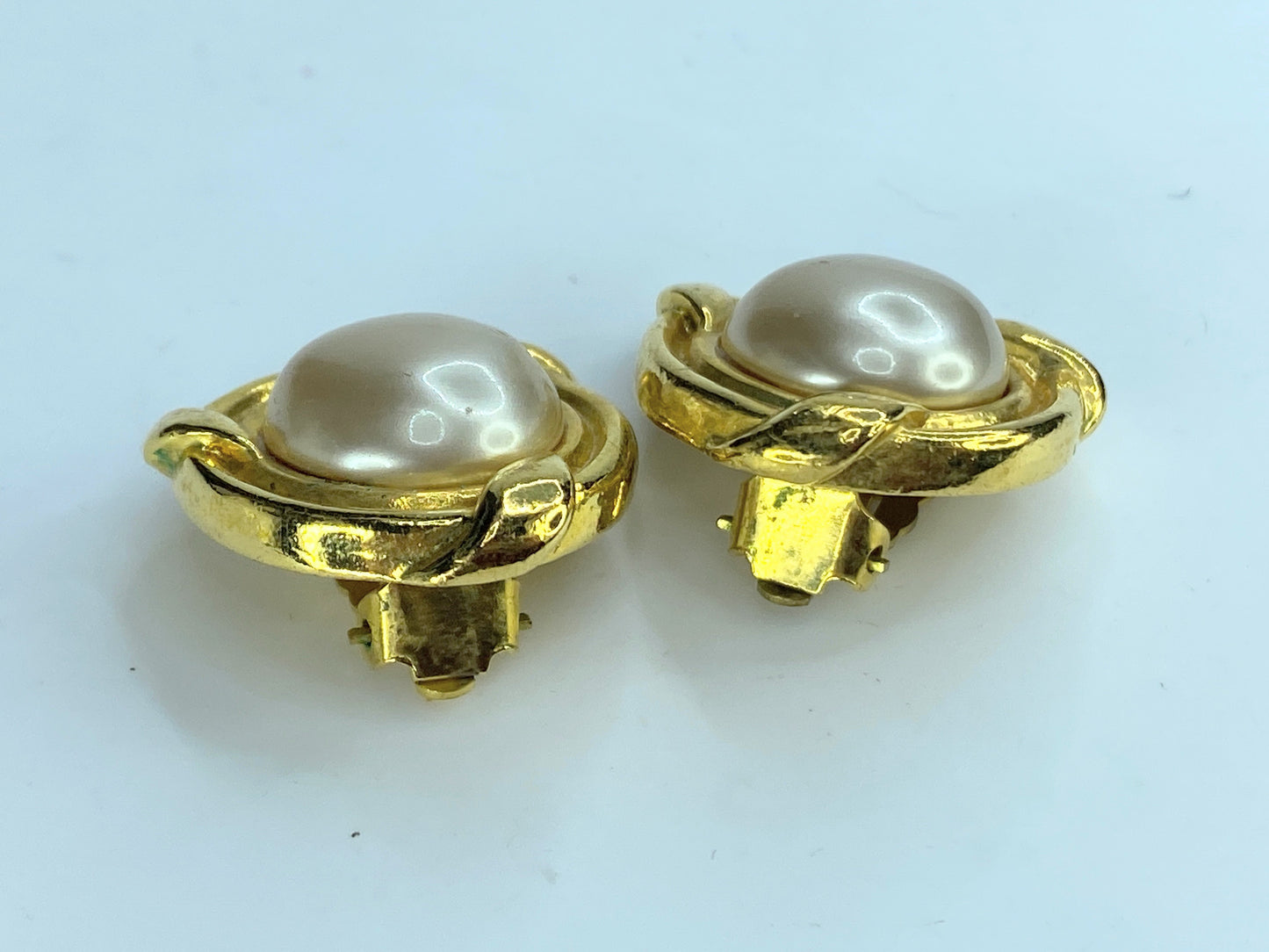 Authentic Channel Pre-Owned 1980s faux-pearl clip-on earrings GS297
