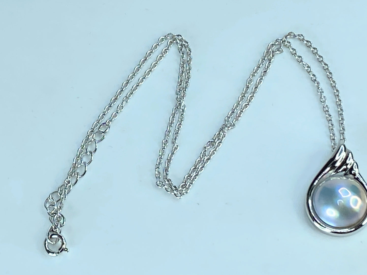 TASAKI genuine Mabe pearl pendant silver tone necklace in original box JR255
