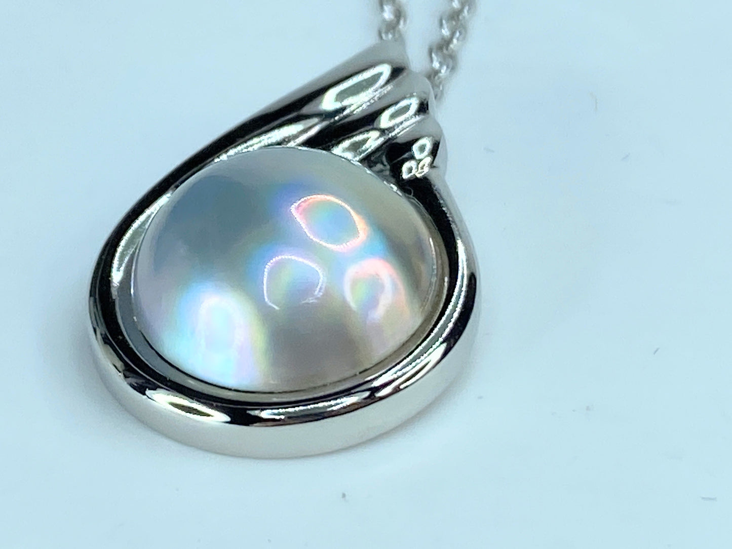 TASAKI genuine Mabe pearl pendant silver tone necklace in original box JR255