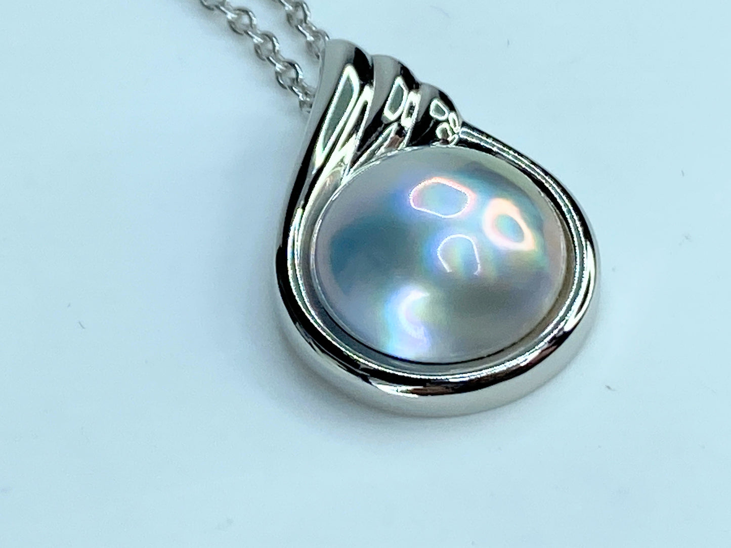 TASAKI genuine Mabe pearl pendant silver tone necklace in original box JR255
