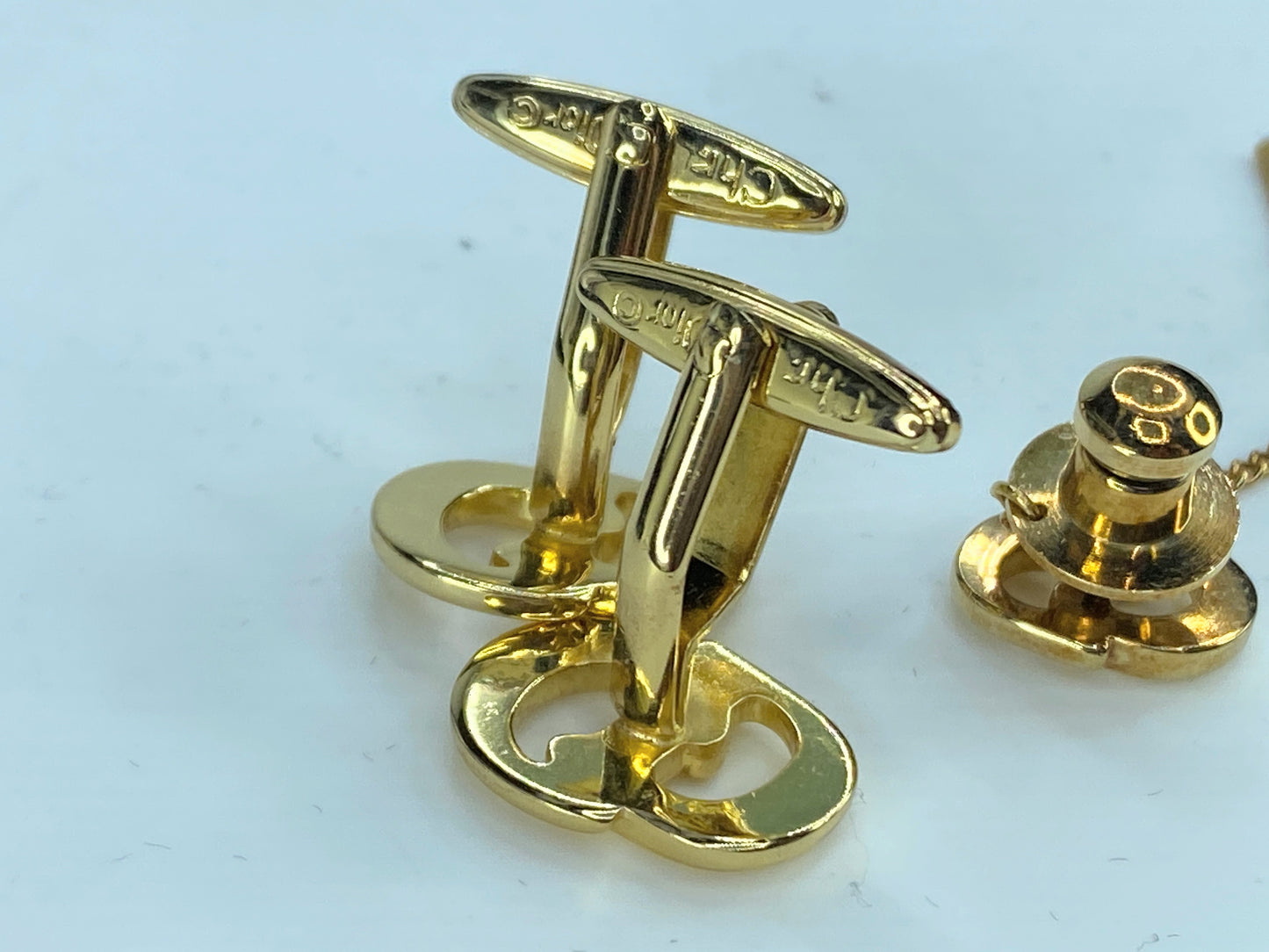 Christian Dior Gold Tone Logo Cufflinks Tie tag Set GS305