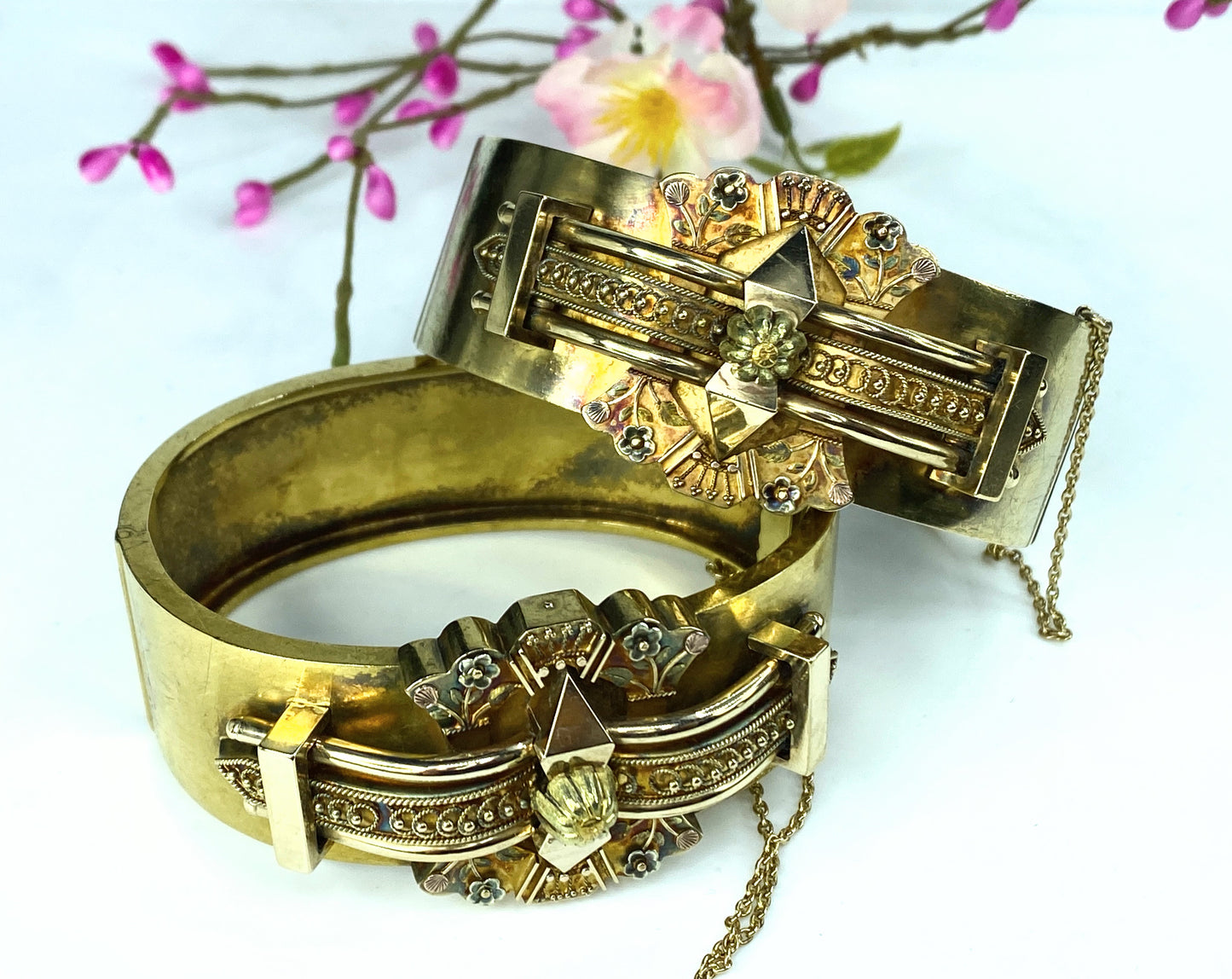 Victorian Etruscan 14 Kt Yellow Gold Bangle Bracelet 123g 7.5" JR9596
