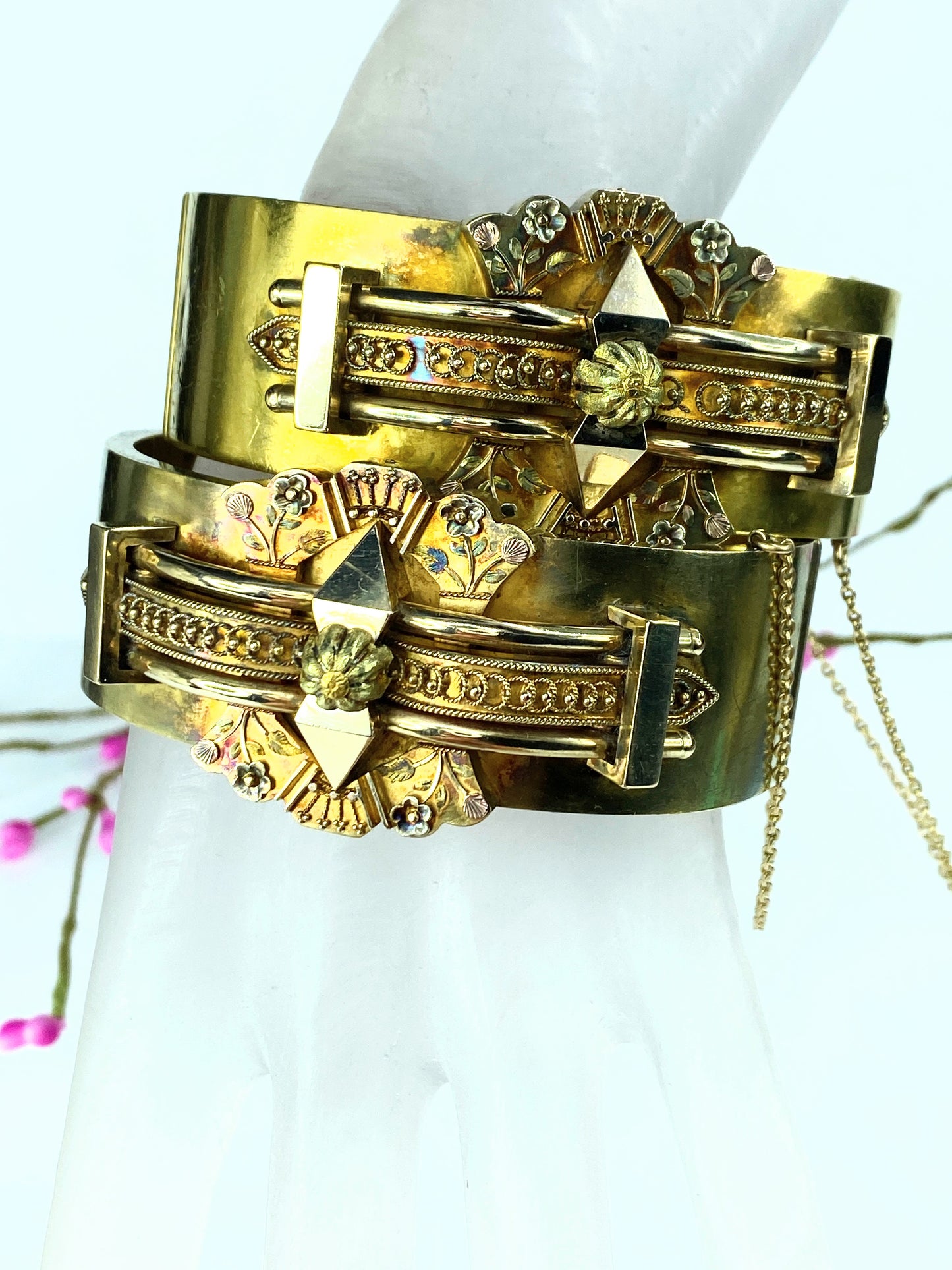 Victorian Etruscan 14 Kt Yellow Gold Bangle Bracelet 123g 7.5" JR9596