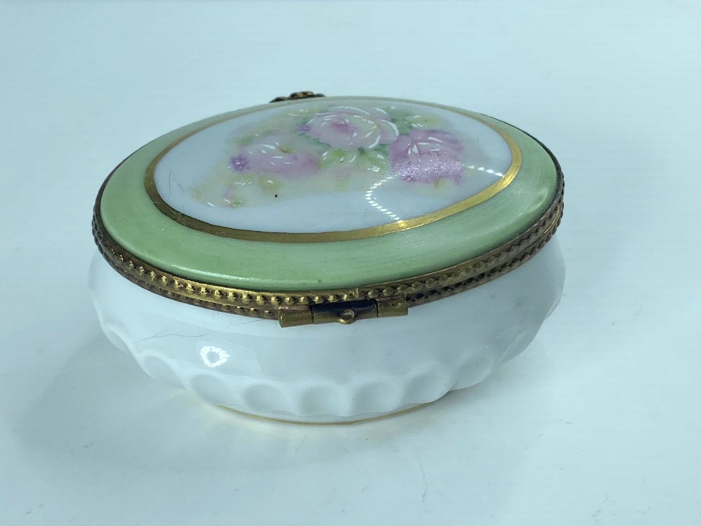 Mid-century France Peint Main Rose oval Limoge hinged box 2 7/8" x 1 3/4" A358