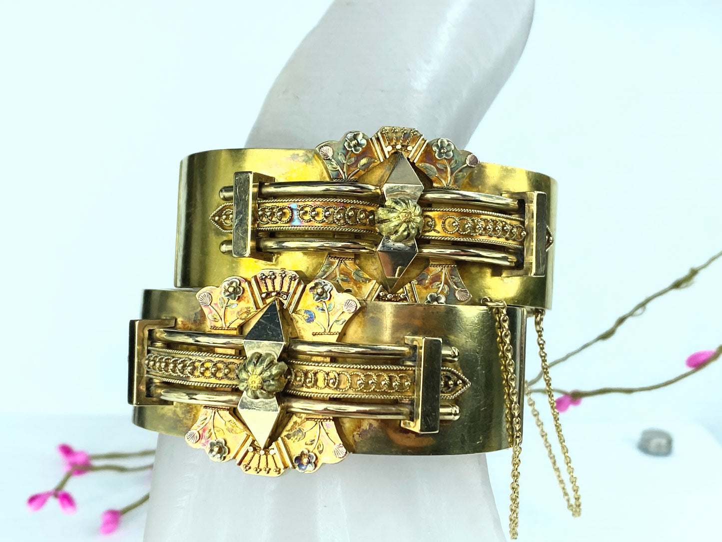 Victorian Etruscan 14 Kt Yellow Gold Bangle Bracelet 123g 7.5" JR9596