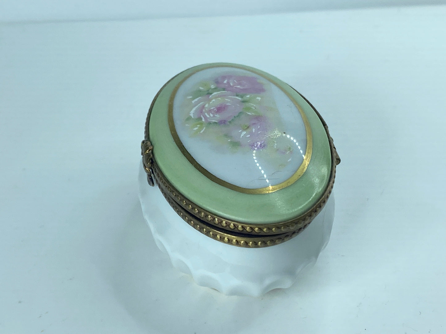Mid-century France Peint Main Rose oval Limoge hinged box 2 7/8" x 1 3/4" A358