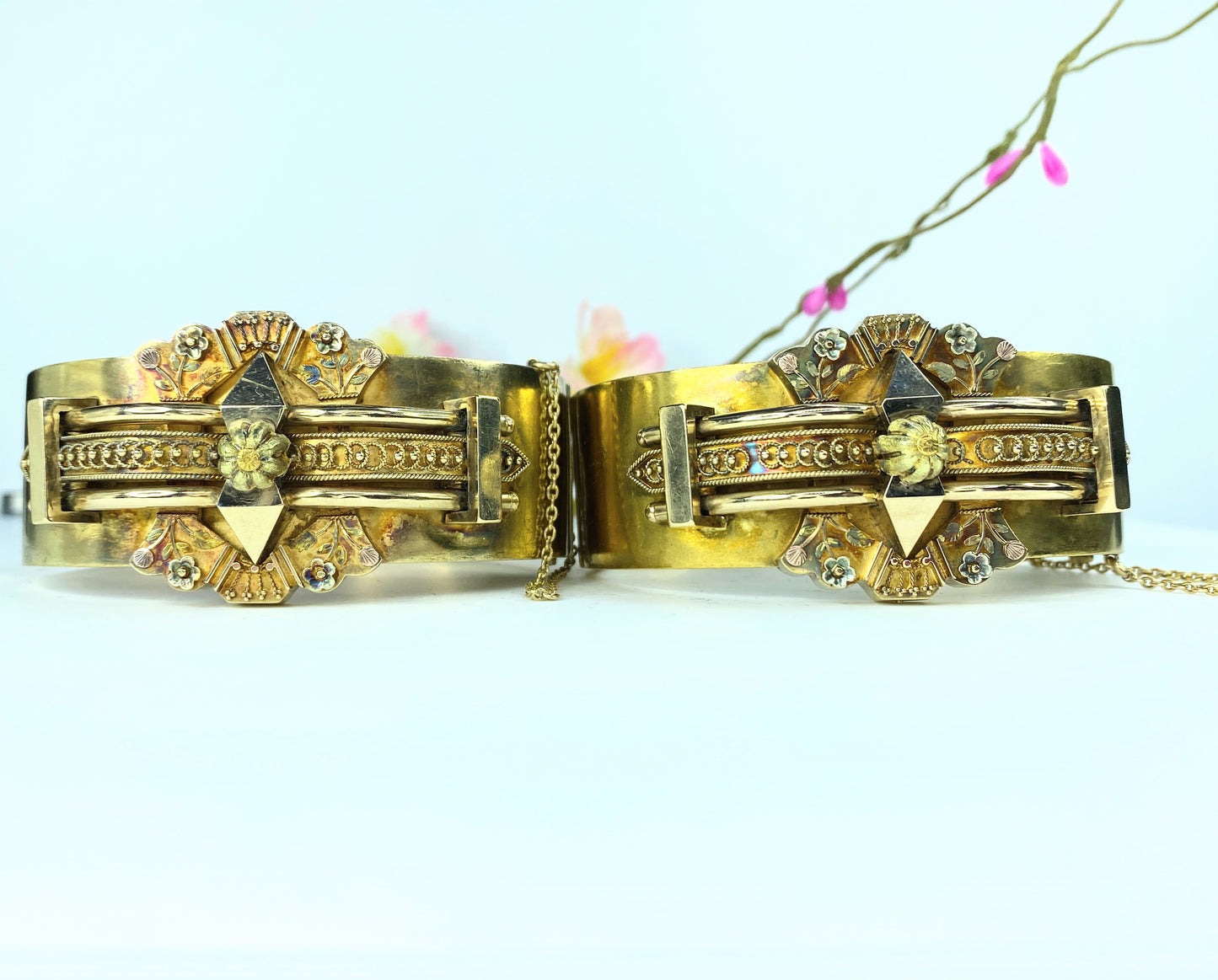 Victorian Etruscan 14 Kt Yellow Gold Bangle Bracelet 123g 7.5" JR9596