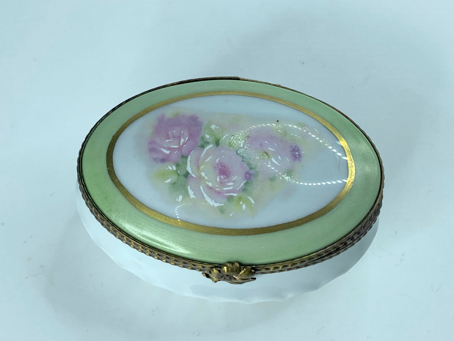 Mid-century France Peint Main Rose oval Limoge hinged box 2 7/8" x 1 3/4" A358