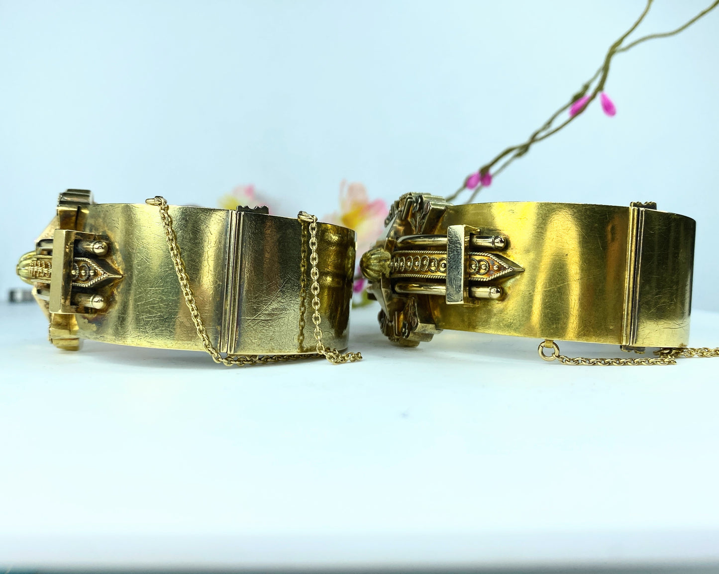 Victorian Etruscan 14 Kt Yellow Gold Bangle Bracelet 123g 7.5" JR9596