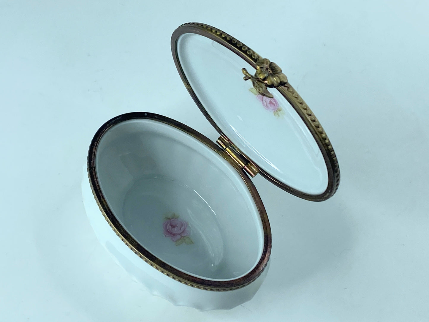 Mid-century France Peint Main Rose oval Limoge hinged box 2 7/8" x 1 3/4" A358