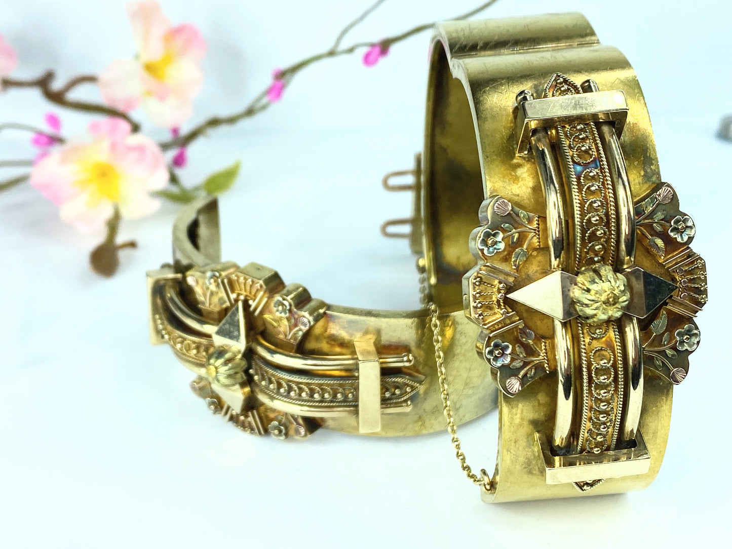 Victorian Etruscan 14 Kt Yellow Gold Bangle Bracelet 123g 7.5" JR9596