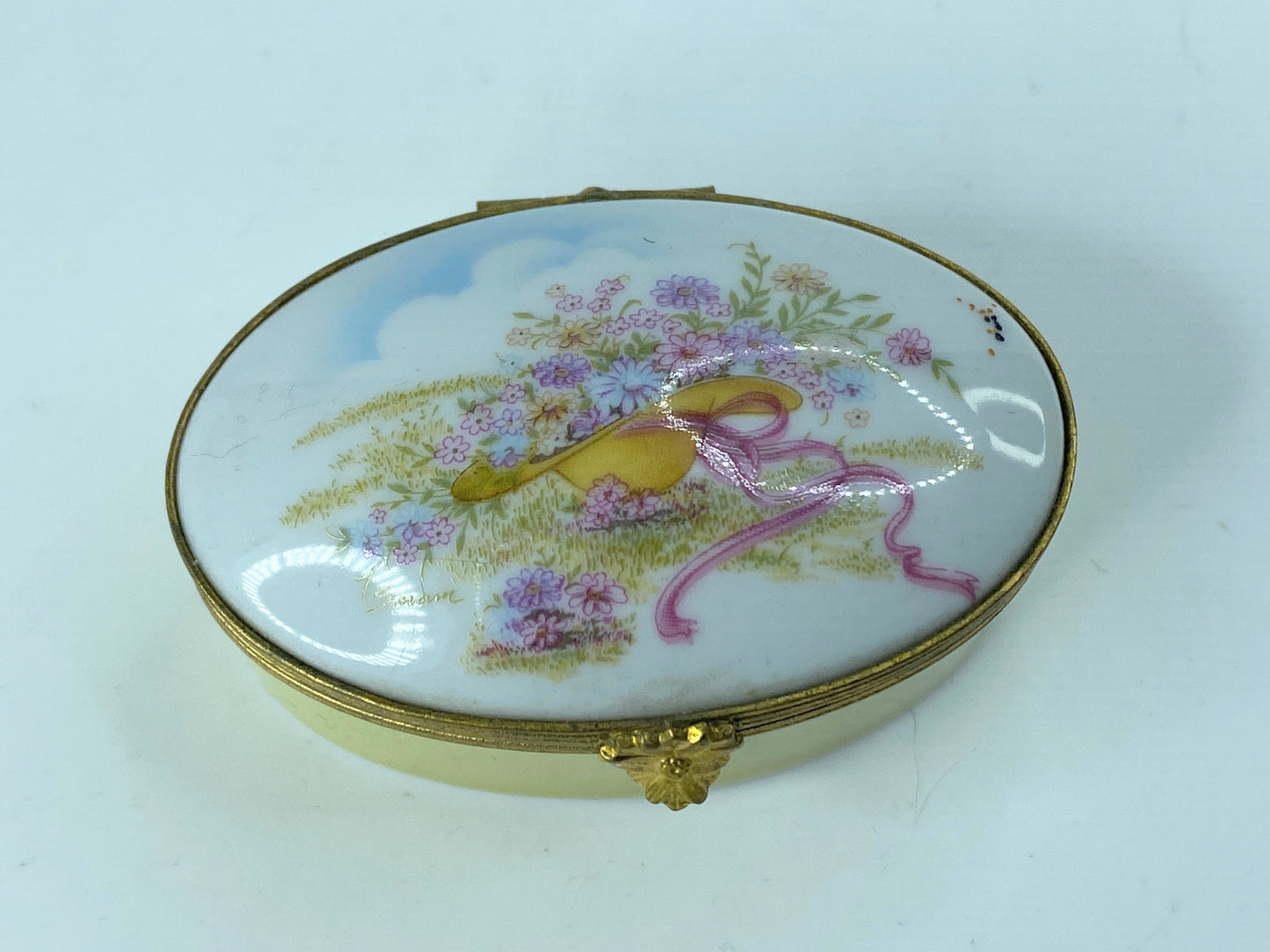 Artoria Limoges soft Yellow floral oval trinket hinged box 2.5" A362