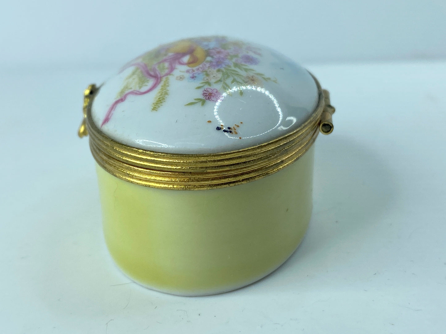 Artoria Limoges soft Yellow floral oval trinket hinged box 2.5" A362