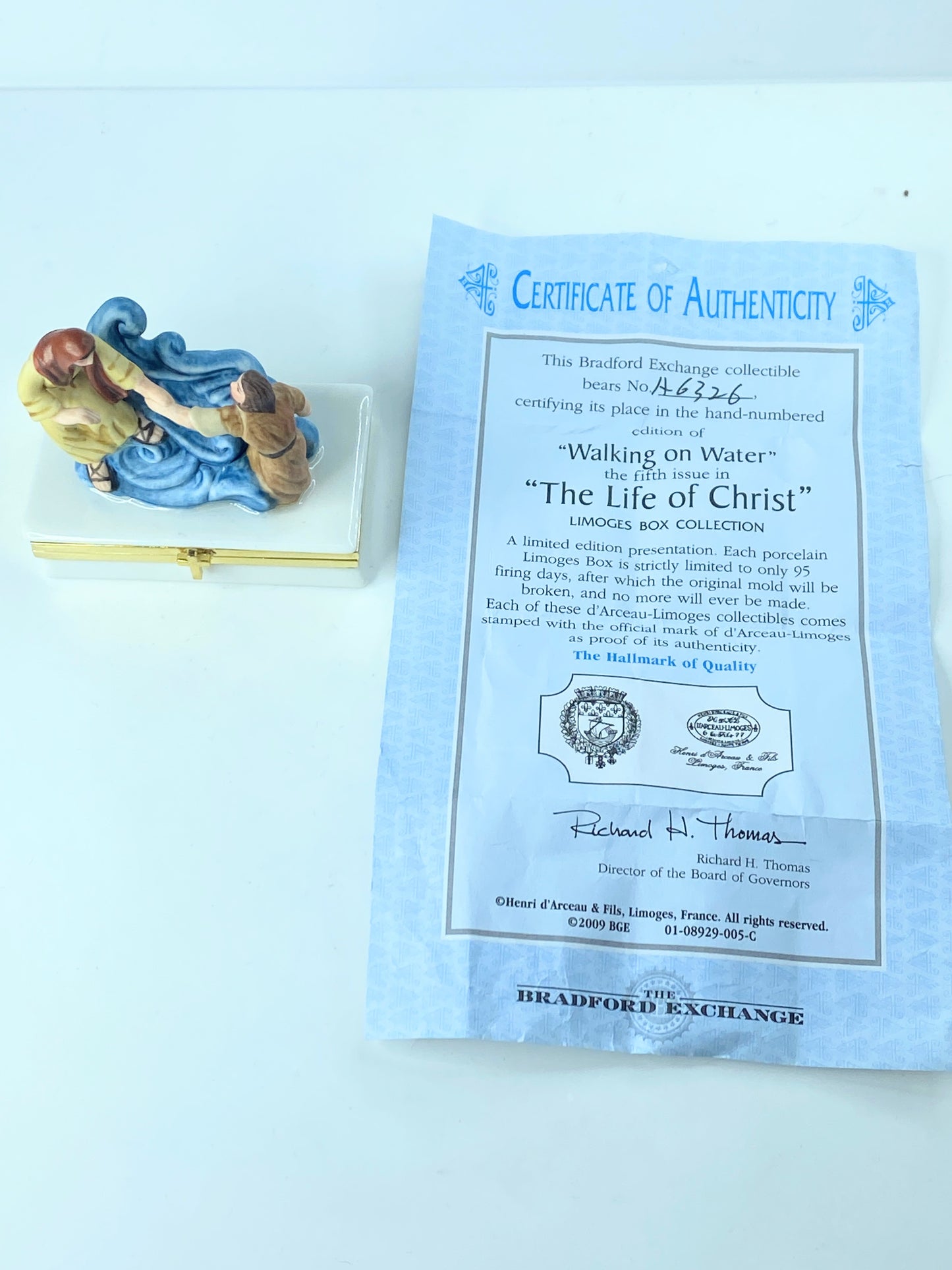 New Limoges The Life of Christ "Walk On Water" Porcelain Trinket Box w/Cert A363