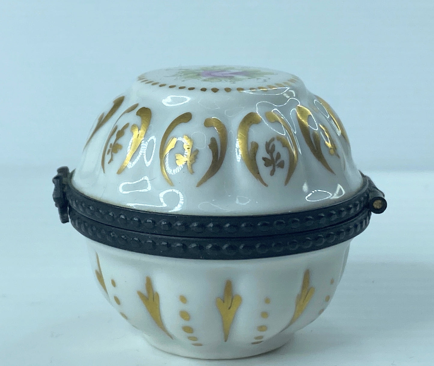 C.B Limoges Peint Main gold gilt trinket box 1 3/4" x 1 3/4" x 1 3/8" A359