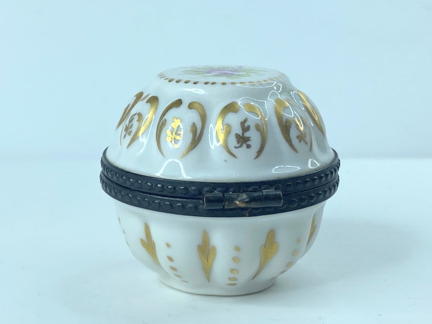 C.B Limoges Peint Main gold gilt trinket box 1 3/4" x 1 3/4" x 1 3/8" A359
