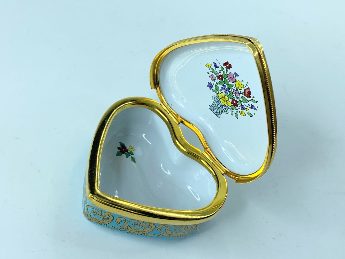 Crummles & Co. blue enamel Heart shape Floral trinket box 1 7/8" x 1 3/4 A366