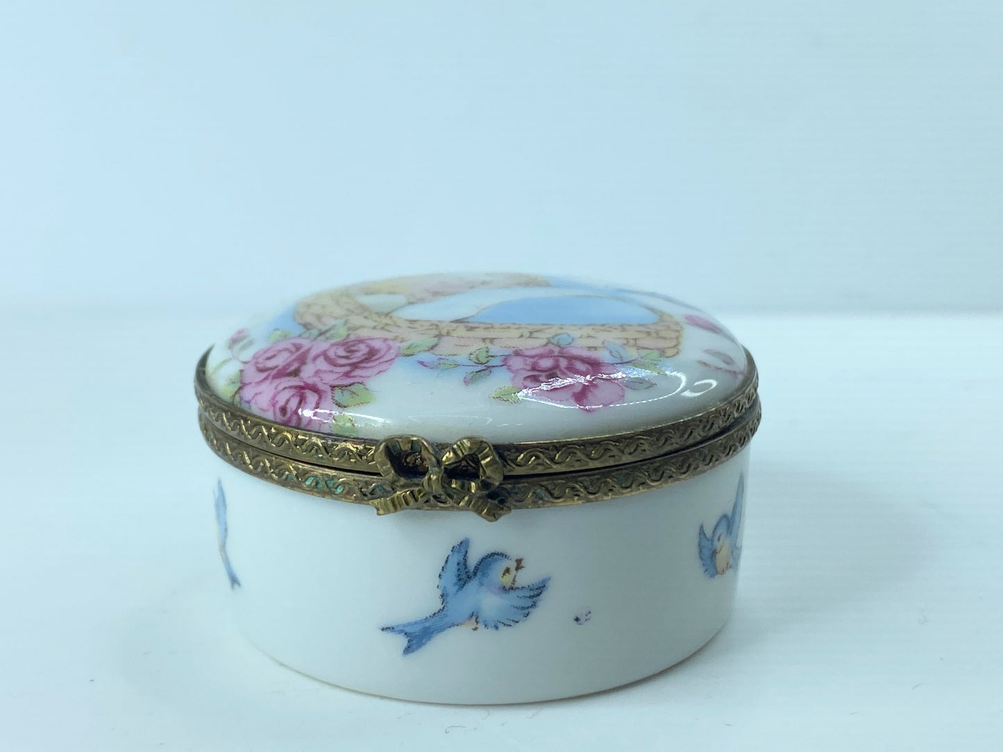 Rochard Limoge Newborn baby Trinket hinge box 2" A368
