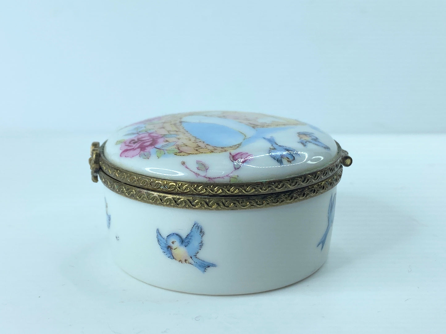 Rochard Limoge Newborn baby Trinket hinge box 2" A368