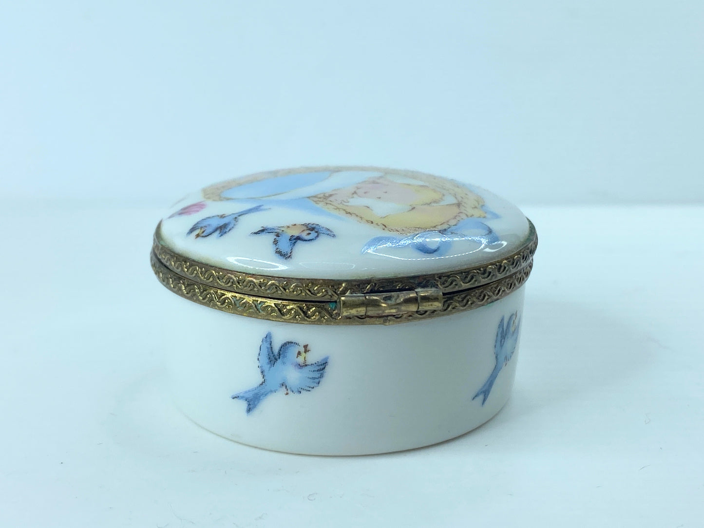 Rochard Limoge Newborn baby Trinket hinge box 2" A368