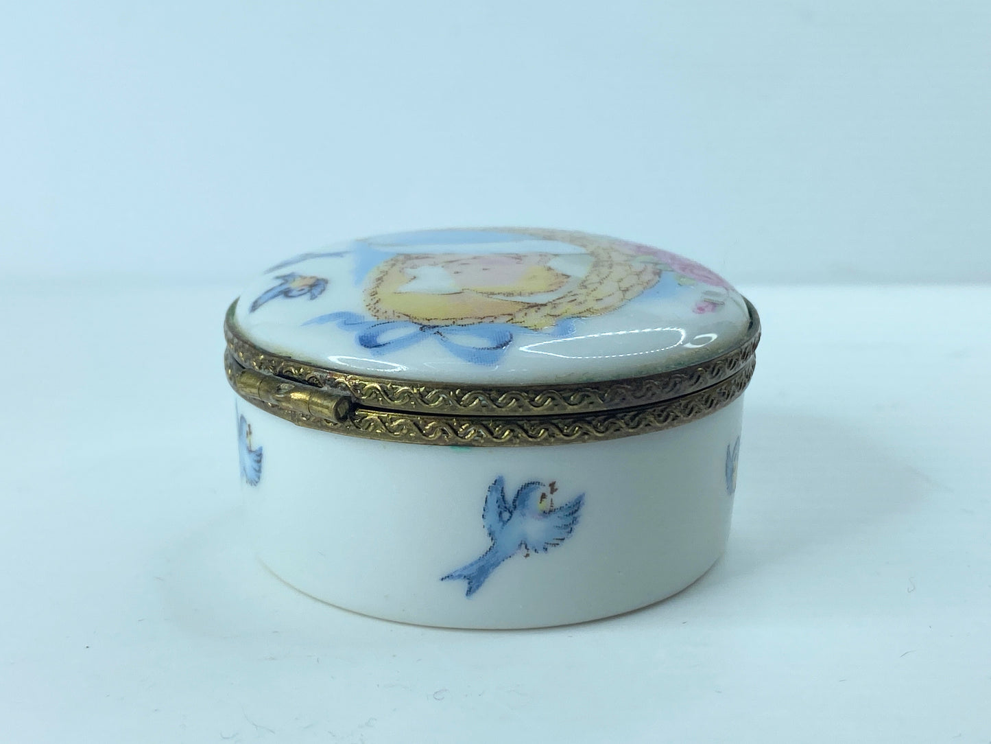 Rochard Limoge Newborn baby Trinket hinge box 2" A368