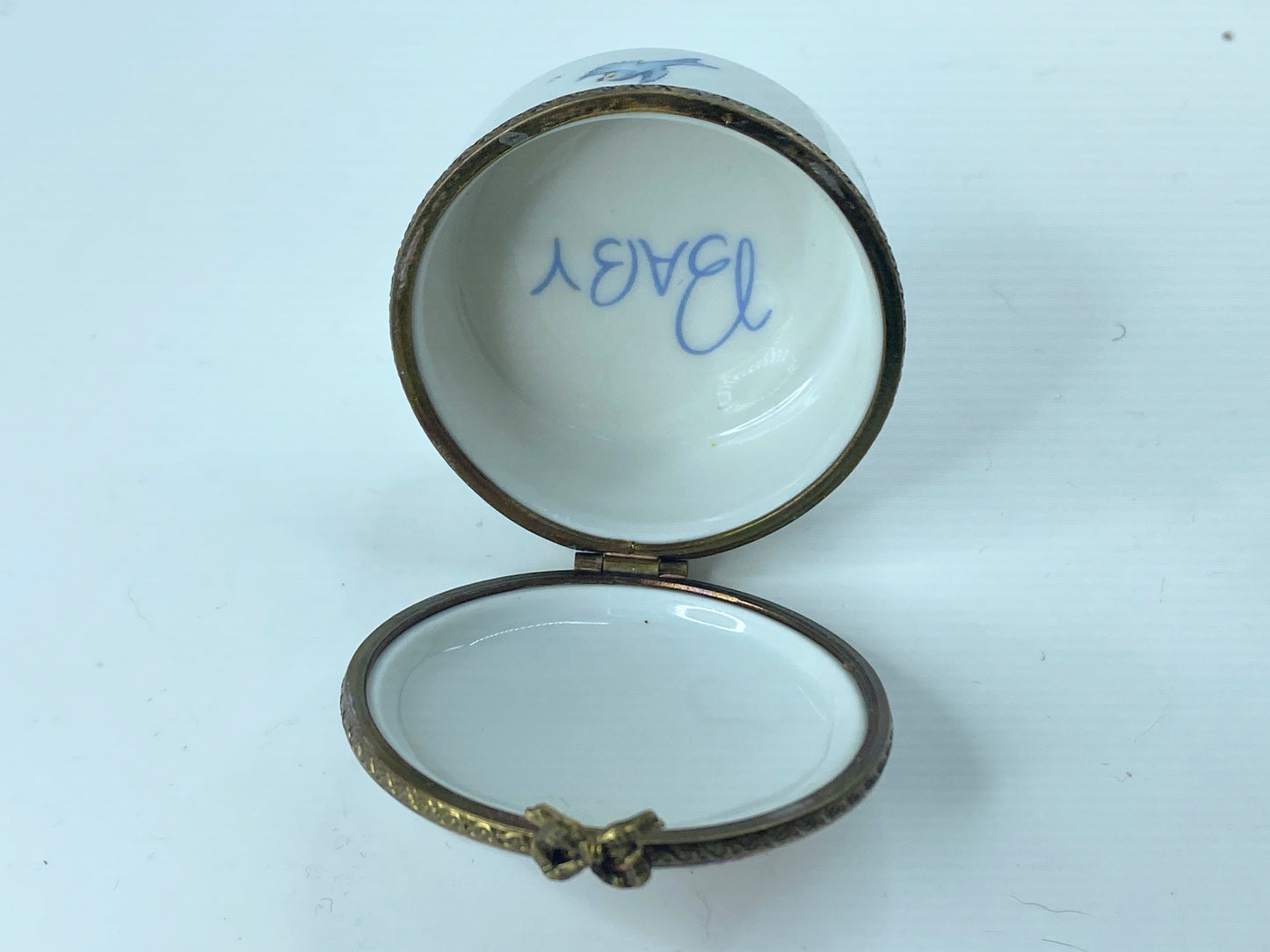 Rochard Limoge Newborn baby Trinket hinge box 2" A368