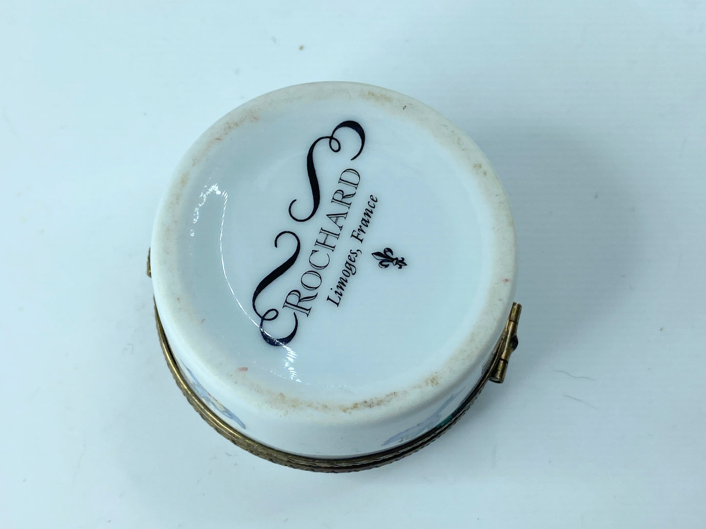 Rochard Limoge Newborn baby Trinket hinge box 2" A368