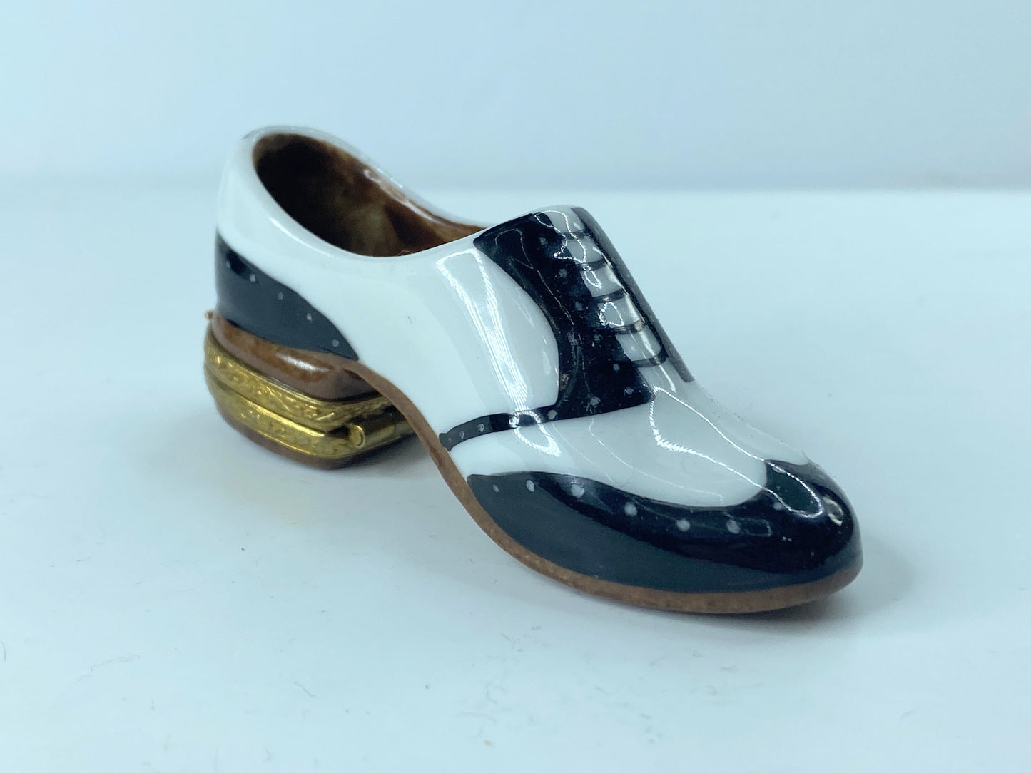 Limoges France Peint Main Golf Shoe trinket box 2 7/8" x 1" x 7/8" A369