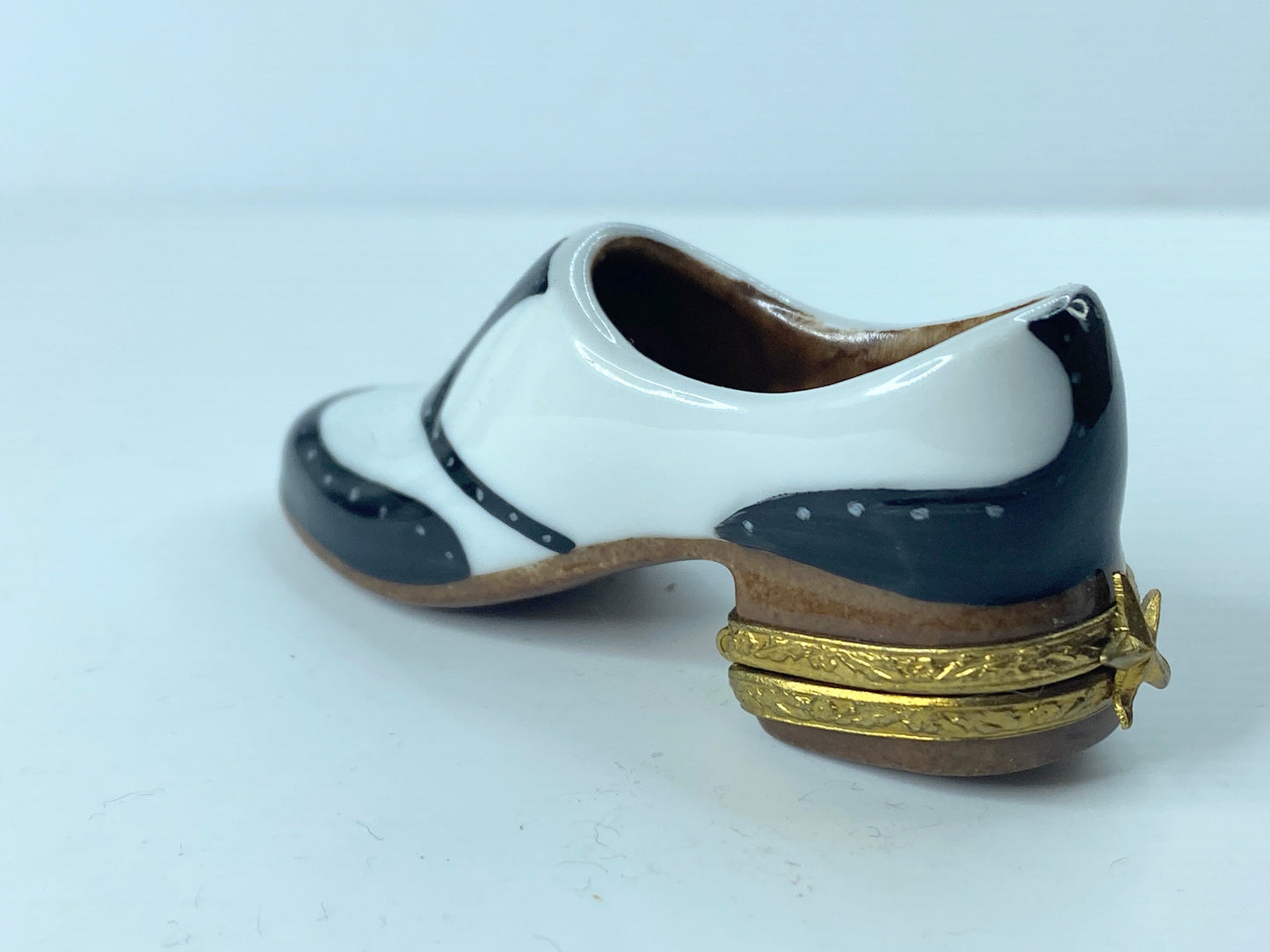 Limoges France Peint Main Golf Shoe trinket box 2 7/8" x 1" x 7/8" A369