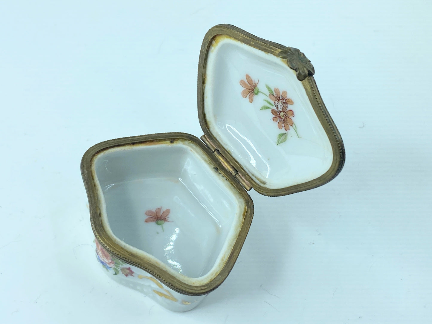 c1961 Le Tallec Paris France Hand Painted Porcelain Flower Trinket Box 2.5" A372