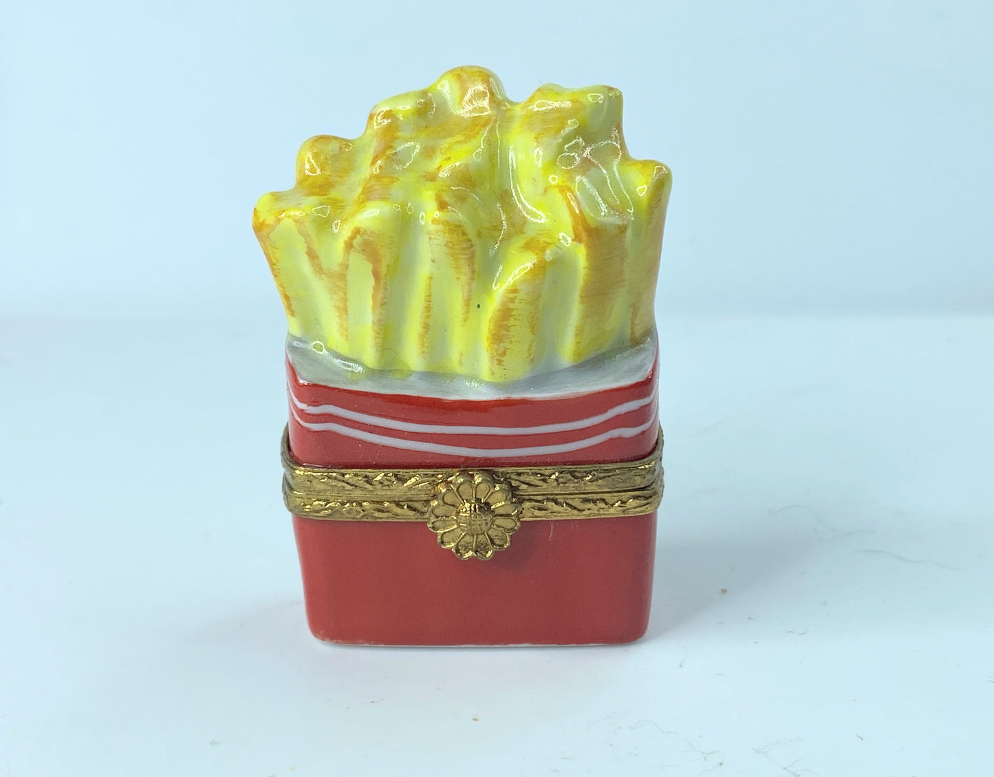 Artoria Limited Edition Limoges Peint Main French Fry trinket box No. 66 2" A373