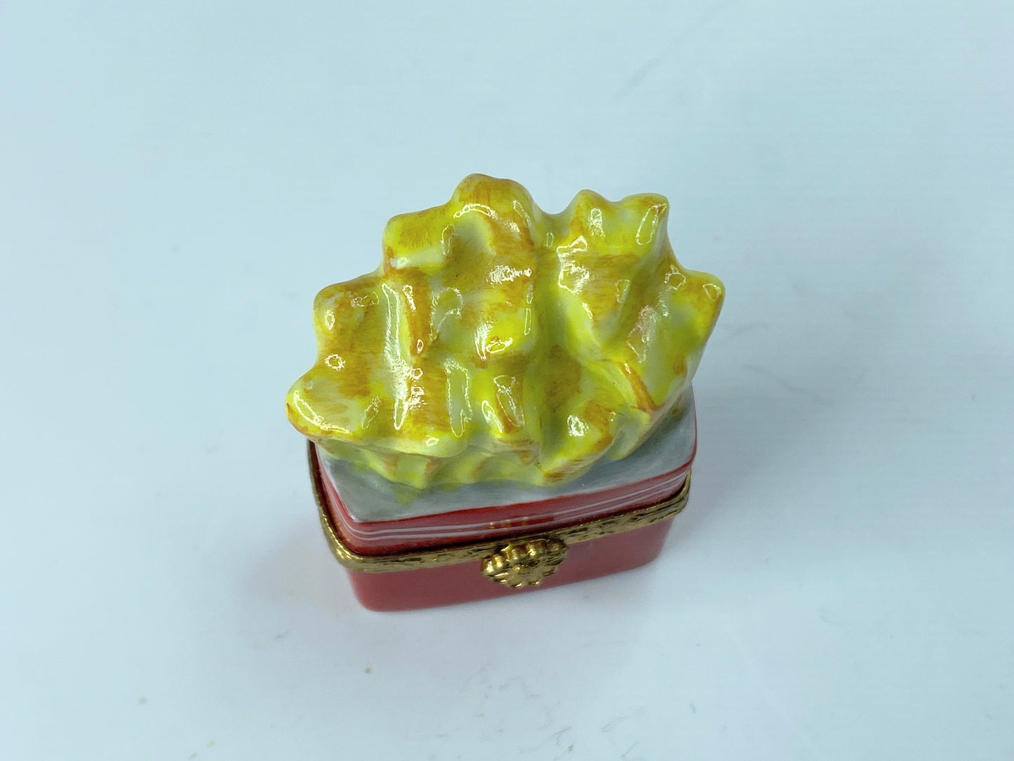 Artoria Limited Edition Limoges Peint Main French Fry trinket box No. 66 2" A373