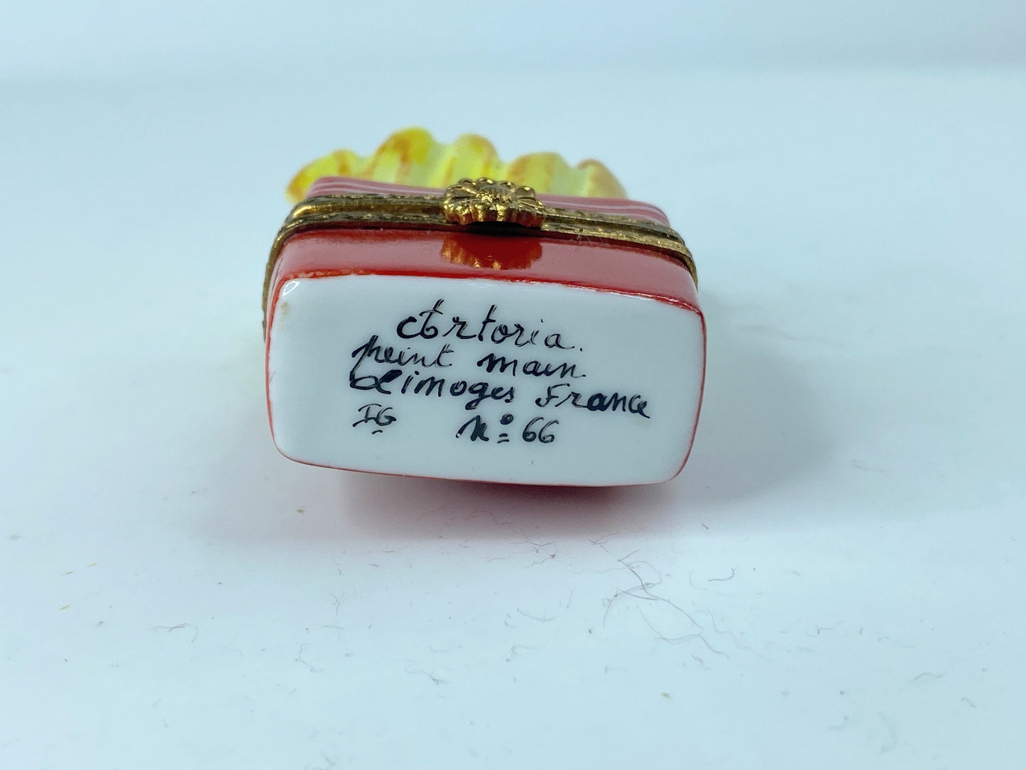 Artoria Limited Edition Limoges Peint Main French Fry trinket box No. 66 2" A373
