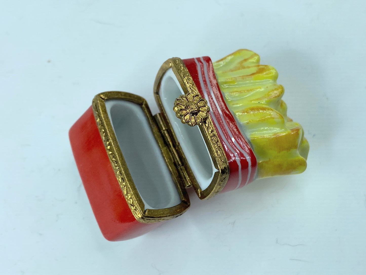 Artoria Limited Edition Limoges Peint Main French Fry trinket box No. 66 2" A373