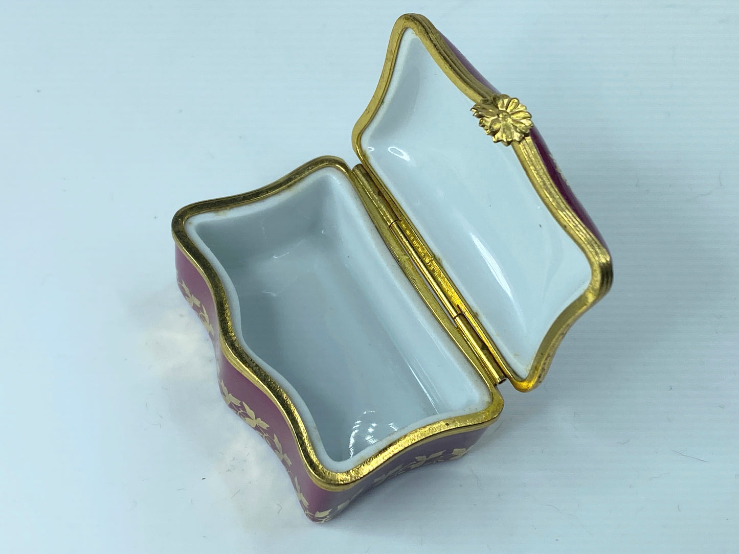 Limoges Castel France Porcelain Flower Trinket Box 2.5" A375