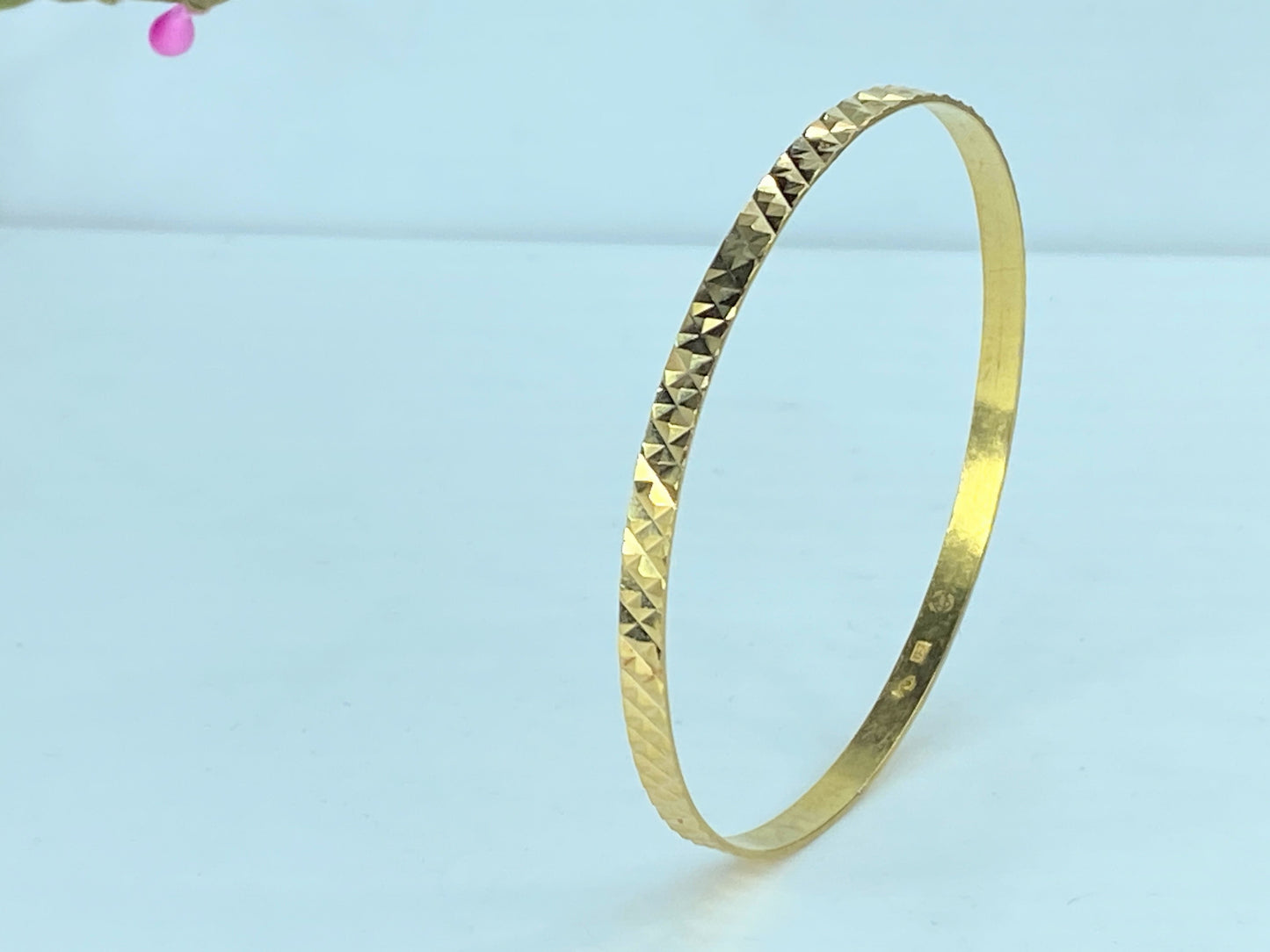 High karat gold 4.3mm diamond cut etching slip on bangle 10.4g JR9785