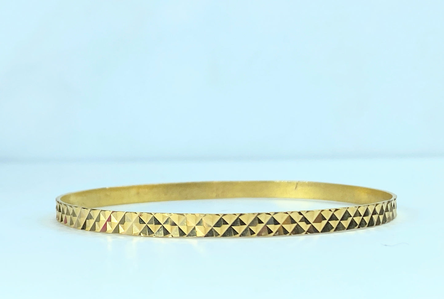 High karat gold 4.3mm diamond cut etching slip on bangle 10.4g JR9785