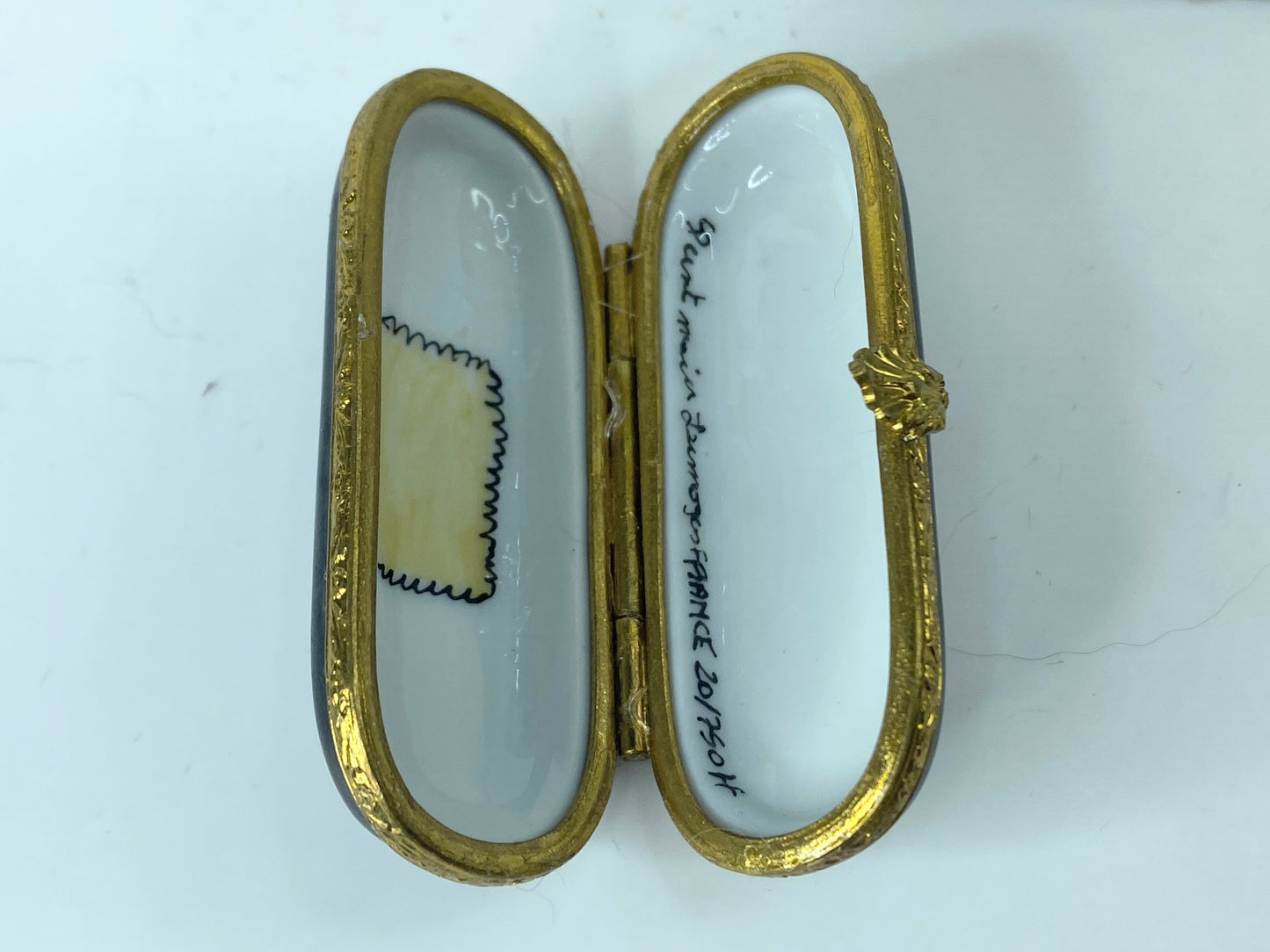Bloomingdale's designer Sunglasses Limited Edit Limoges Box for collectors A380