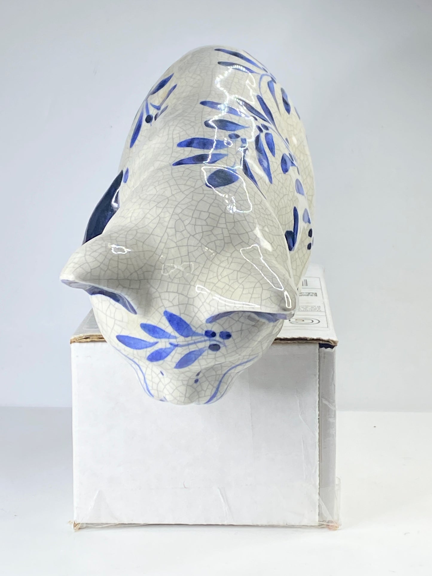 Lovely NP 1993 blue and white crackle glaze crouching Cat 10"x 4.25"x6" A385