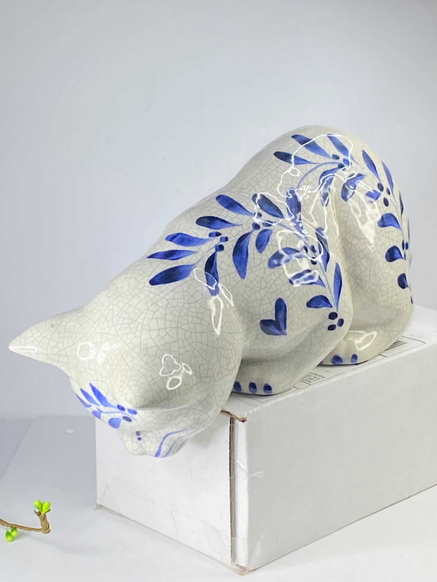 Lovely NP 1993 blue and white crackle glaze crouching Cat 10"x 4.25"x6" A385