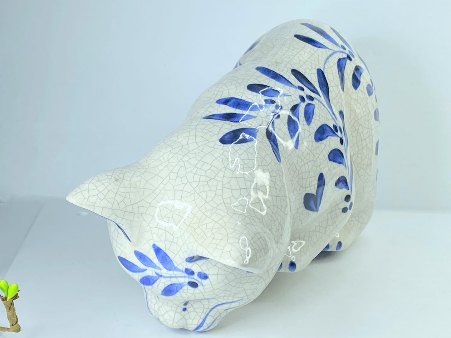 Lovely NP 1993 blue and white crackle glaze crouching Cat 10"x 4.25"x6" A385