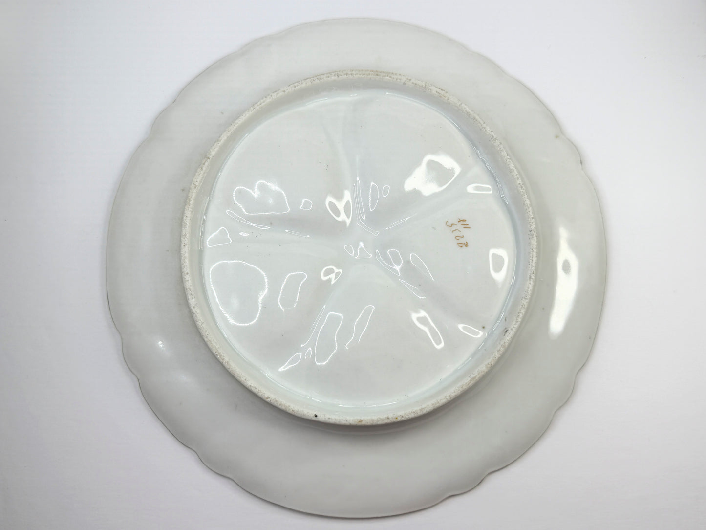 Porcelain Oyster Plate Marx and Gutherz Carlsbad 1900 8 3/4" A832C