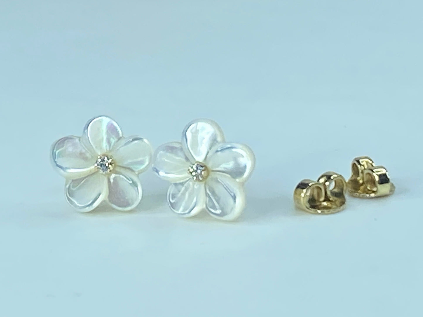 14K yellow gold 0.03mm Round brilliant Diamond MOP Flower stud earrings JR516