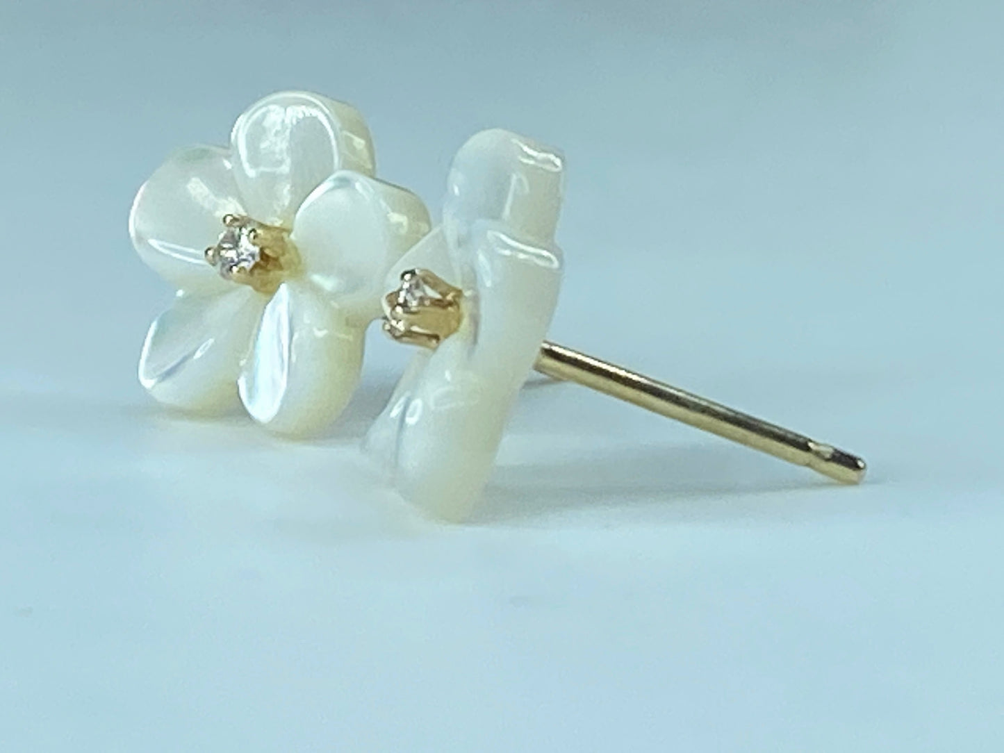 14K yellow gold 0.03mm Round brilliant Diamond MOP Flower stud earrings JR516
