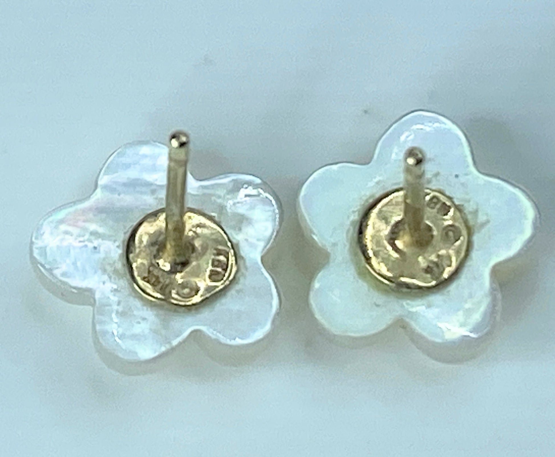 14K yellow gold 0.03mm Round brilliant Diamond MOP Flower stud earrings JR516