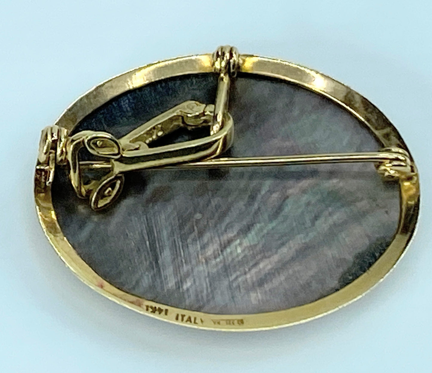 Italy hallmarked 14K carved mother of Pearl portrait cameo brooch 5.4g JR9649