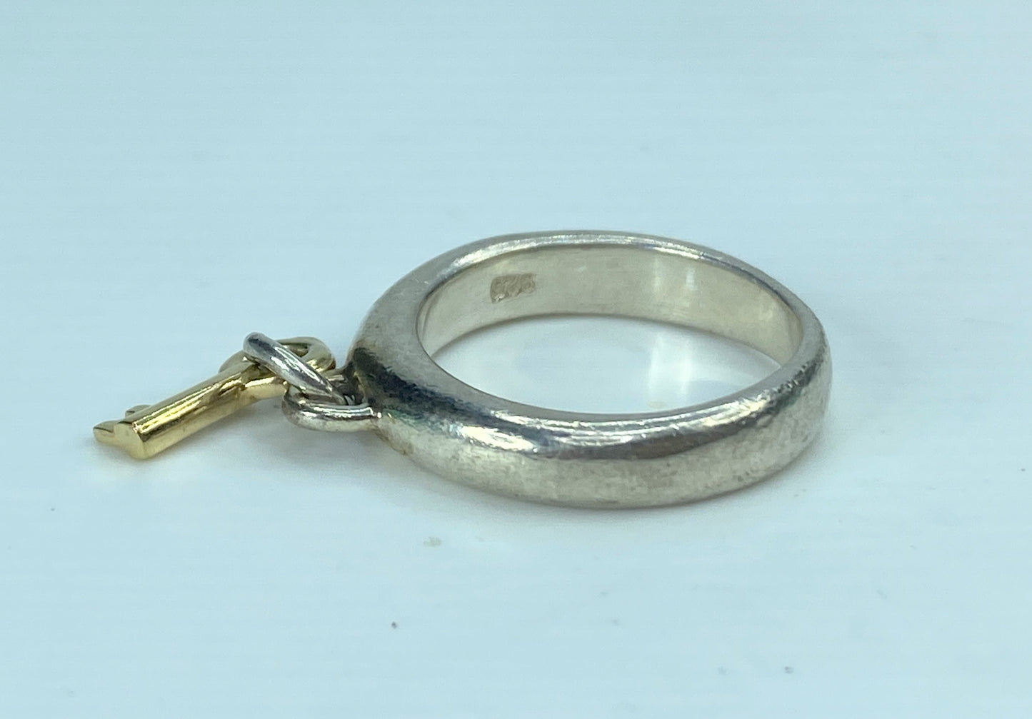 Tiffany & Co. 925 Silver & 750 18k Gold Key Charm Ring size 6 3.4g JR901